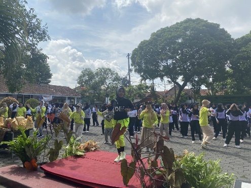 PERINGATAN HARI KESEHATAN NASIONAL (HKN) : JALAN SANTAI